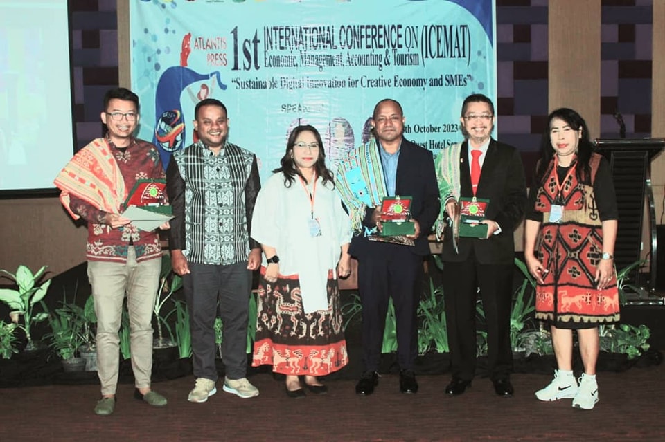 DEKANU FAKULDADE EKONOMIA REPREZENTA UNPAZ SAI ORADOR BA KONFERENSIA 1ST INTERNATIONAL IHA BALI INDO