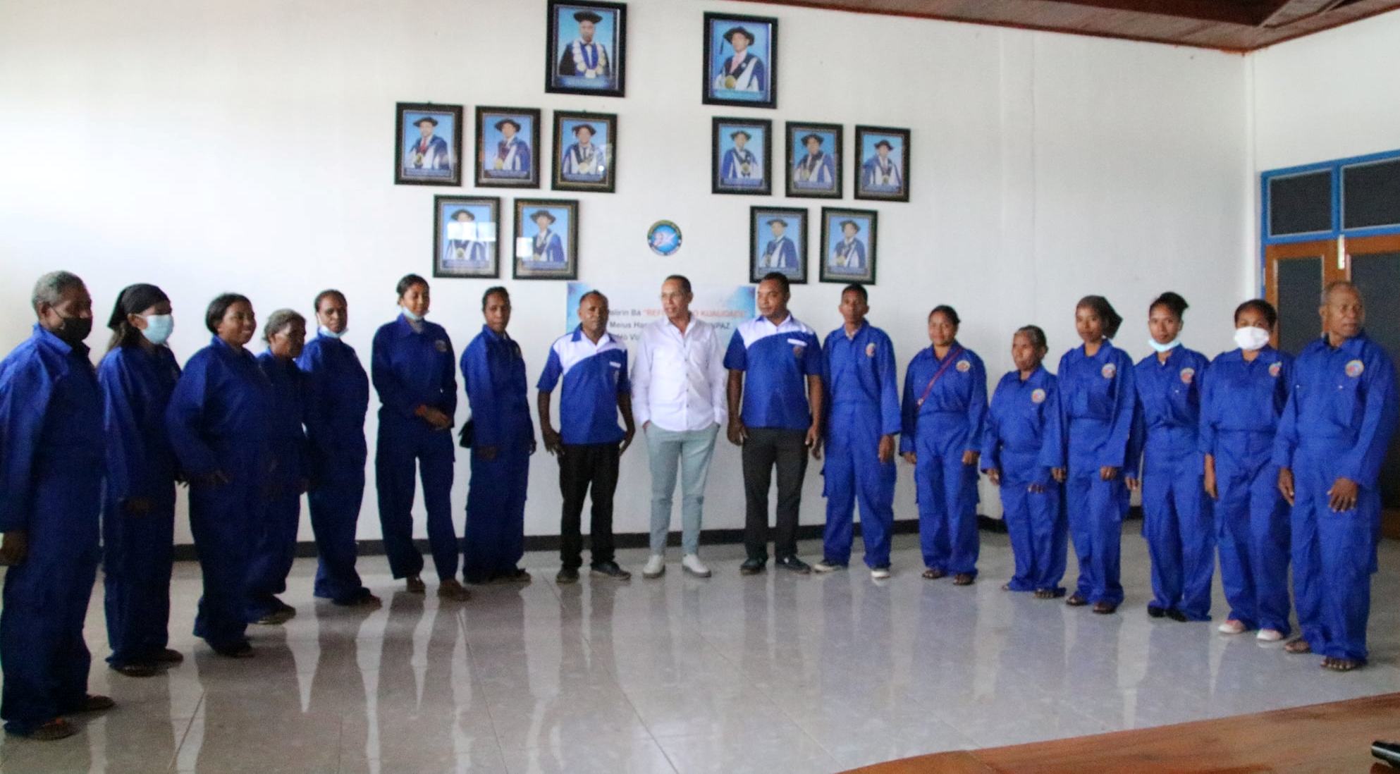 UNIVERSIDADE DISTRIBUI UNIFORME BA SEGURANSA GARDINEIRU NO KONDUTOR SIRA