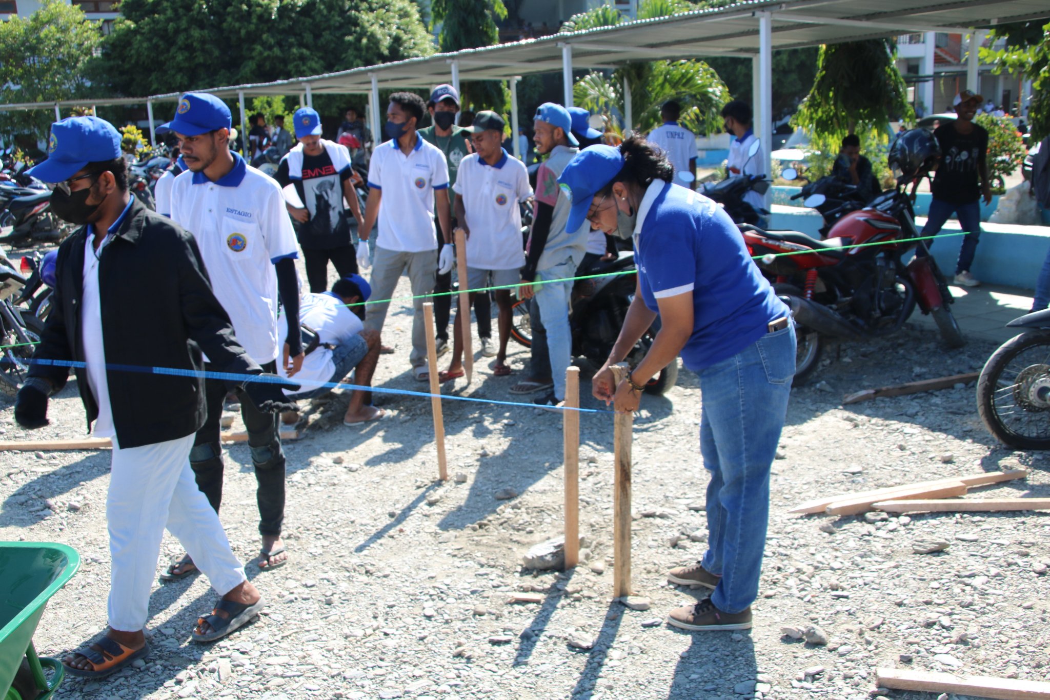 GURPU 7 NO 8 HAHU HALO ONA JARDIN NO DRAINAJEN BA FATIN ESTASIONAMENTU MOTOR NO KARETA