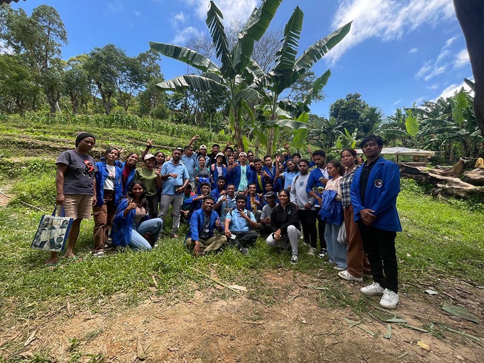 ESTUDANTE DEPARTAMENTU KRN HALO ESTUDU KOMPARATIVU BA IHA GRUPU HORTIKUITURA HADALA AILEU