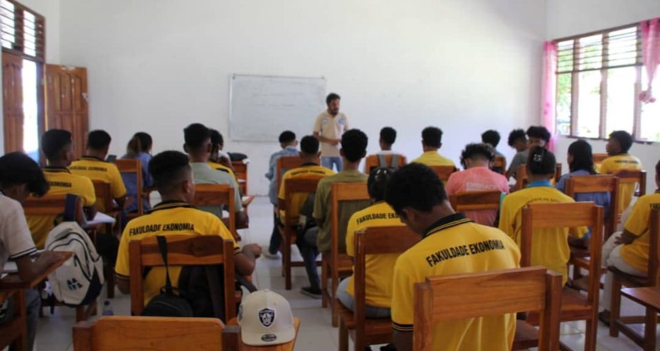 FAKULDADE EKONOMIA HAHU ONA AULA SEMESTER 5 NIAN IHA RAEOA