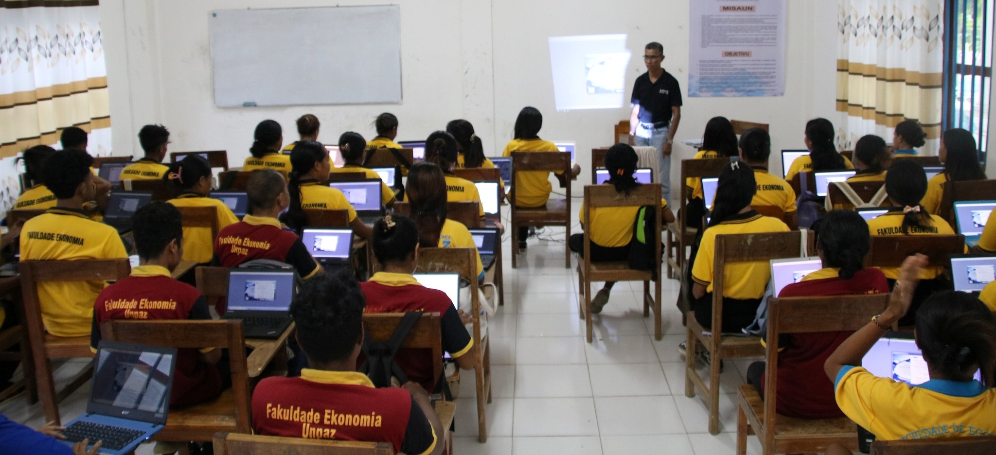 ESTUDANTE FAKULDADE EKONOMIA UNPAZ HALO PRATIKA SISTEMA AKONTABILIDADE